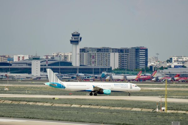 What are essential tips for camping during the UK winter?